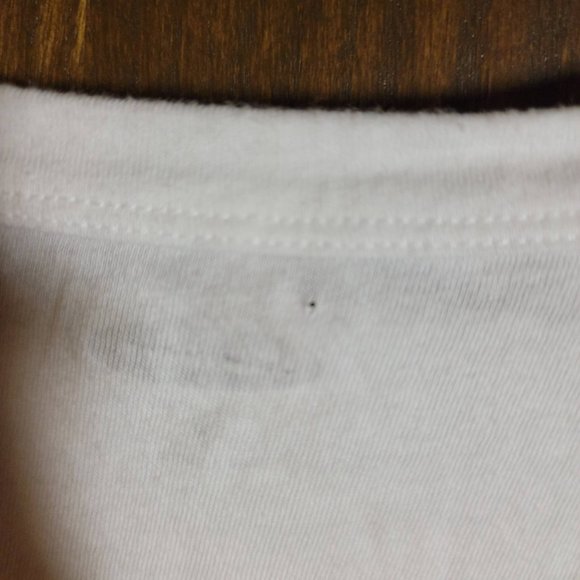 NWT White Old Navy Santa Tee Shirt ***SMALL PINHOLE BEHIND COLLAR*** - Picture 6 of 9